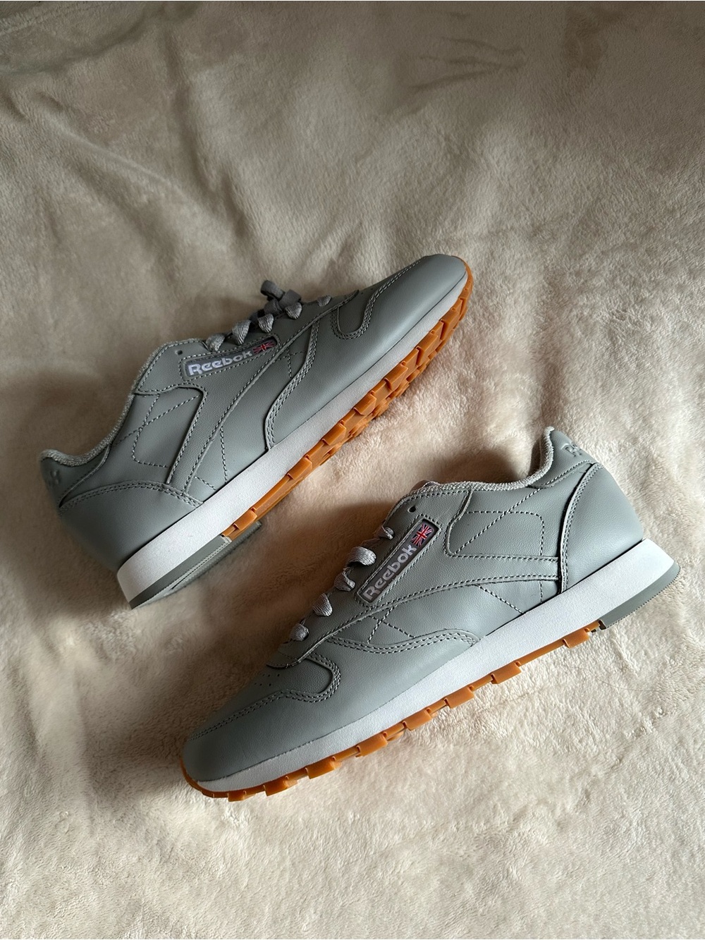 Reebok Men's Light Gray Sneakers with Gum Outsole M6 W7.5